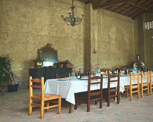 Interior de una casa mexicana ordenada y con buena iluminación